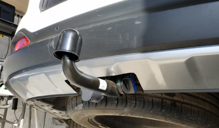 Фаркоп T 71V Auto-Hak для Kia Sorento 2015-2020. Требуется подрезка бампера. Съемное вертикальное крепление шара (на ключе). от магазина ФаркопРос