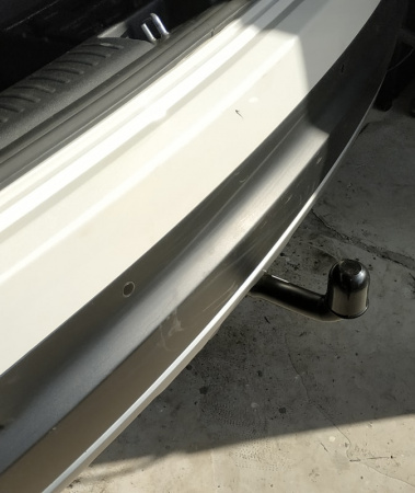 Фаркоп T 71V Auto-Hak для Kia Sorento 2015-2020. Требуется подрезка бампера. Съемное вертикальное крепление шара (на ключе). от магазина ФаркопРос