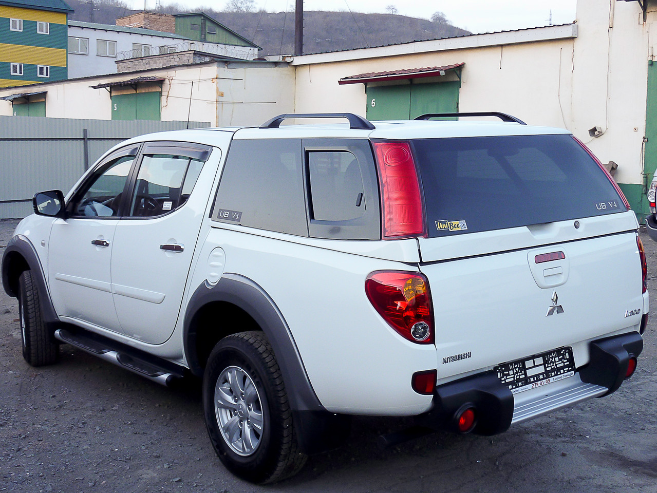 Кунг на митсубиси л200. Кунг Митсубиси л200. Кунг Мицубиси l200 Sportback. Mitsubishi l200 с кунгом. Кунг s Plus v4 на Mitsubishi l200 2014г.